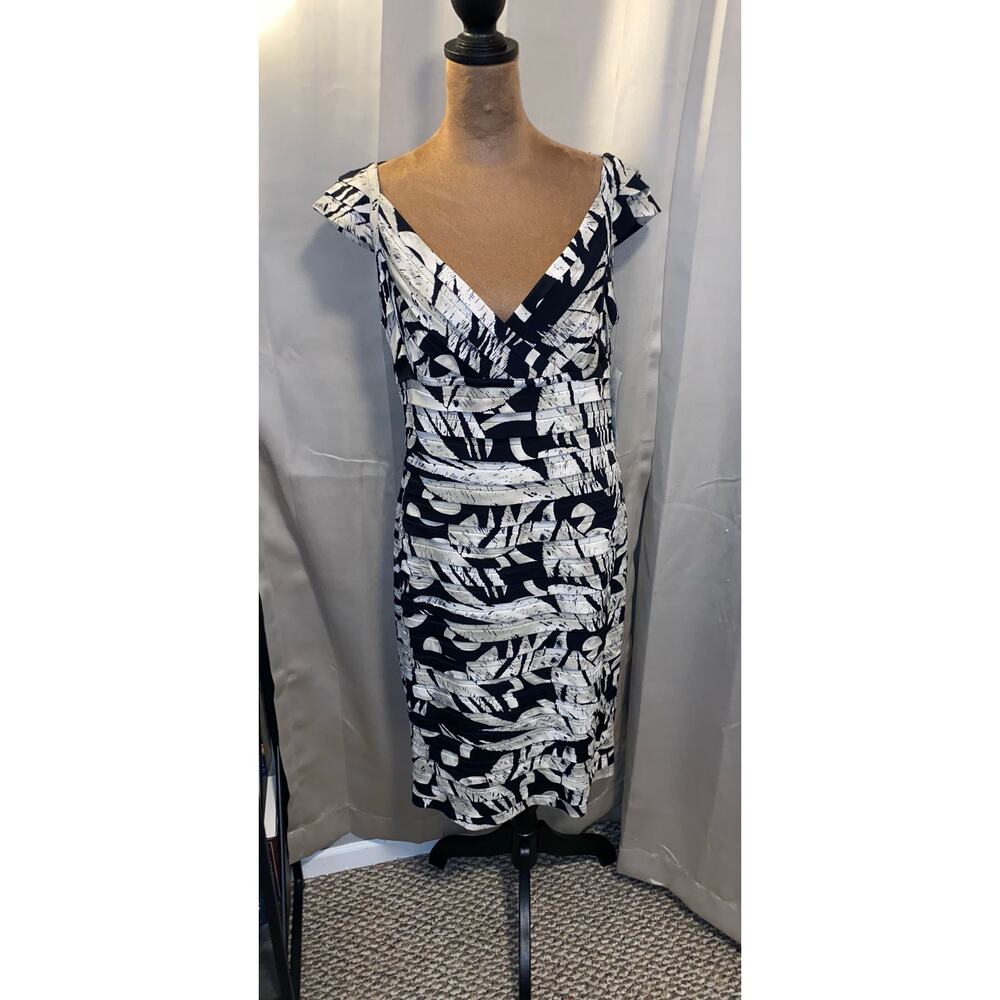 Adrianna Papell Black Nude Ruched Sheath Dress Size 14 Cap Sleeve Stretch NWT